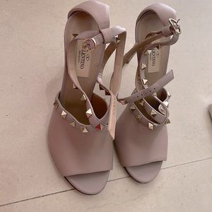 Valentino Garavani. Size 7.5